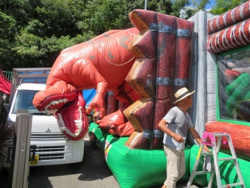 クタクタの恐竜に栄養補給