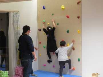 心配の桜、花を咲かせる