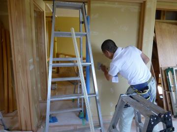 扇風機がブンブン回し