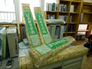 スダレは吊るすもんでッセ