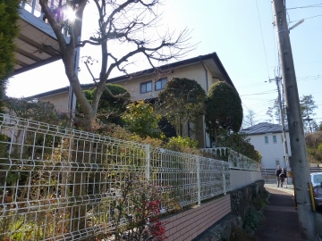 夏の西陽と西風と