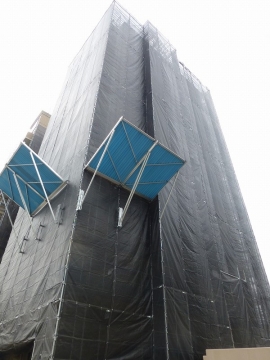 まっこと足場はうっとしい