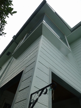 ワァオ！　排水管に穴