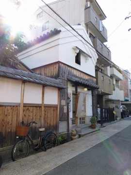 ヒノキ蔵でソバに美酒