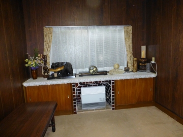 昭和の証、木彫りの熊とマントルピース