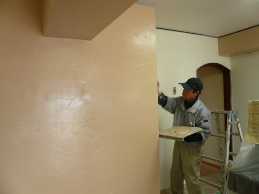 マンションに竹炭入り塗り壁