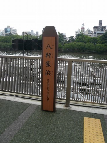 大川に発光ダイオードの天の川