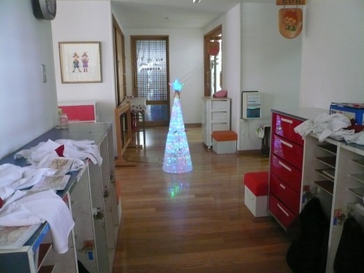 トナカイの橇とお菓子の家