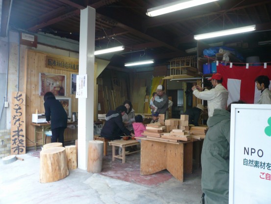 初市・ちっちゃな木材市