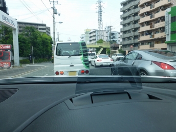 大胆にして痛々しいクルマ