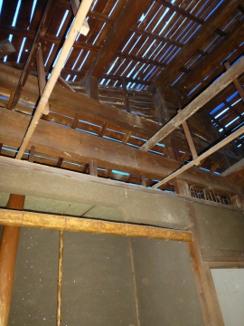 入母屋を切妻に改修です