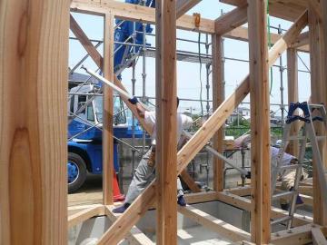 棟上げが始まりました