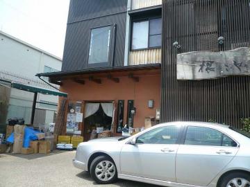 根っこやさんの土間パーキング