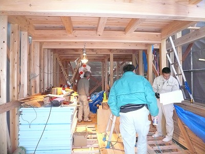 せっせと金物の取り付け