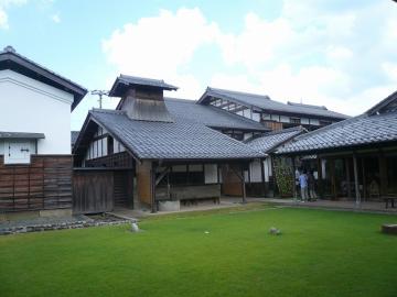 木と石のコラボです